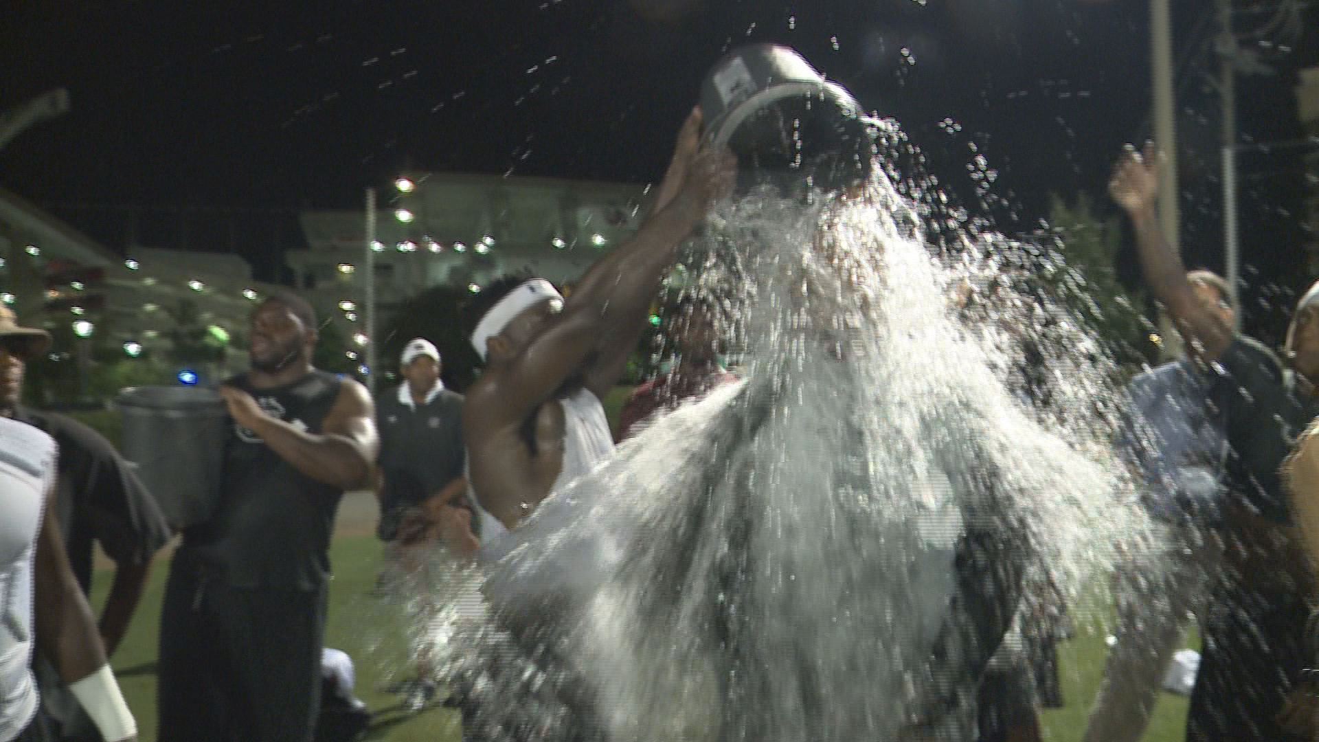 USC Coaches Embrace The Ice Bucket Challenge | wltx.com