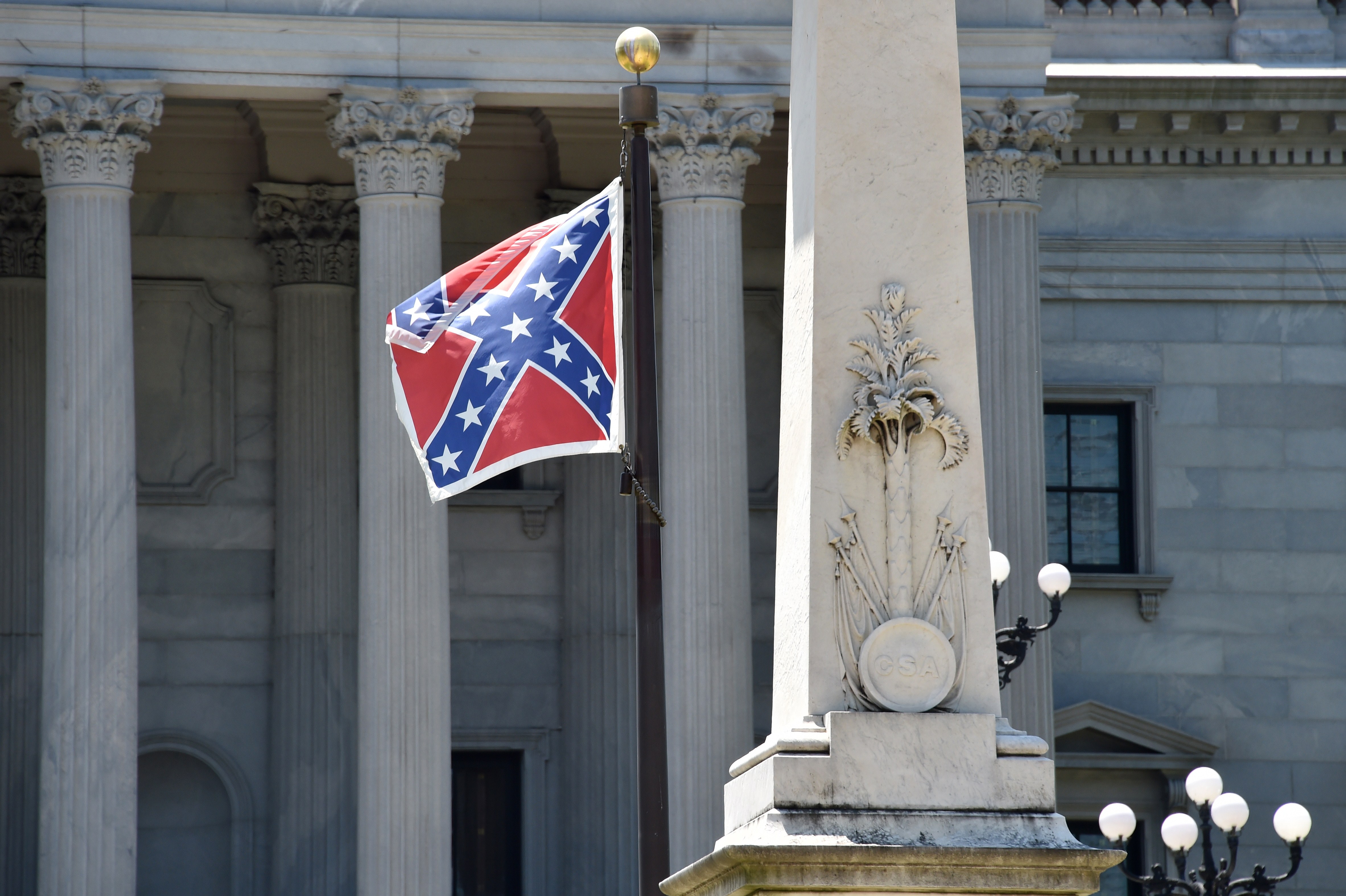 Romney Calls For Removal Of Confederate Flag From State House 